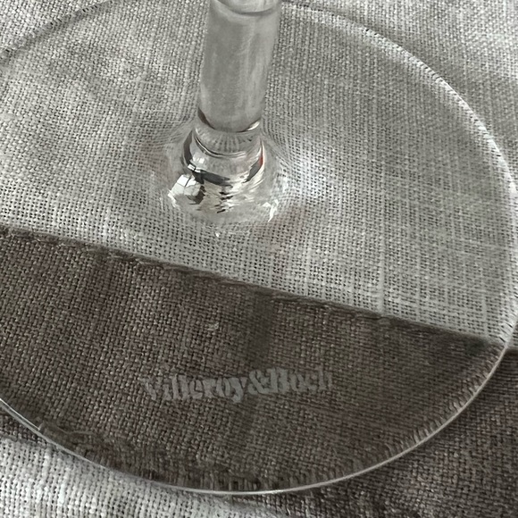 NEW VILLEROY & BOCH 8โ WINE GLASSES - Picture 3 of 3
